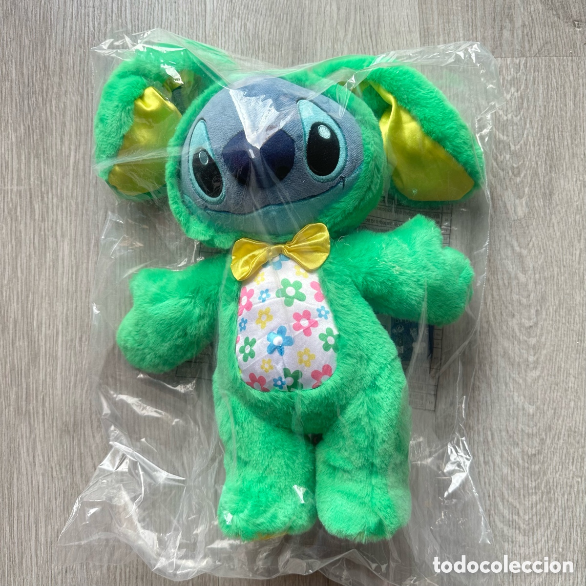 Juguetes Antiguos: Peluche mediano Stitch, Lilo y Stitch, Pascua (37&nbsp;cm), Disney Store.