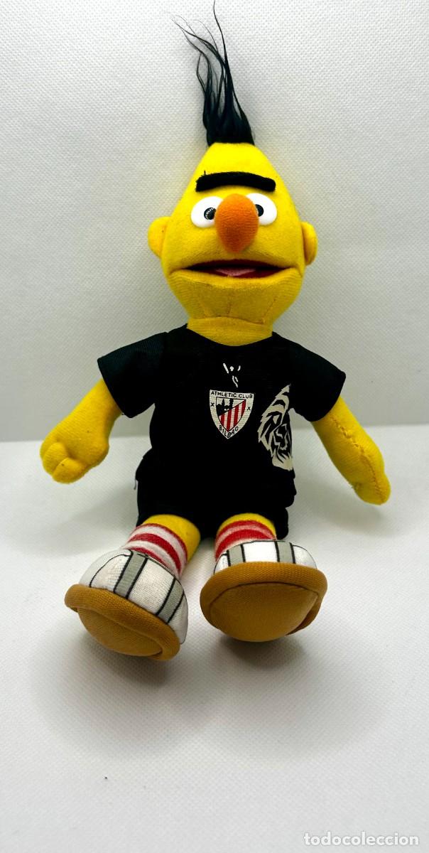 Juguetes Antiguos: 3704.PELUCHE DE BLAS VESTIDO CON LA EQUIPACI&Oacute;N VISITANTE DEL ATHLETIC CLUB DE BILBAO