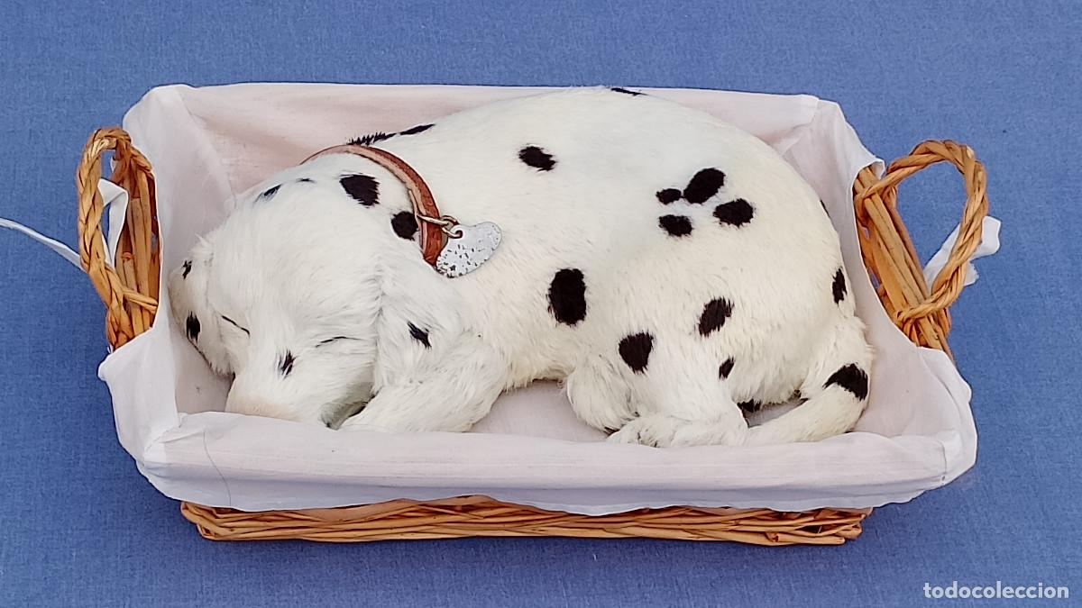 Jouets Anciens: Antiguo perro de peluche realista de 26 cm, marca Perfect Petzzz, con cuna