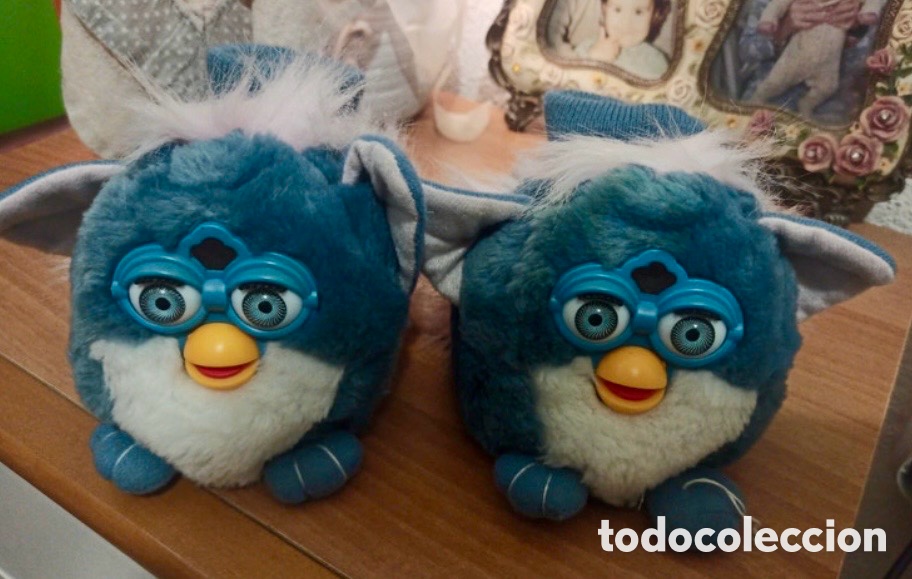 Juguetes Antiguos: Zapatillas Furby. Color azul.