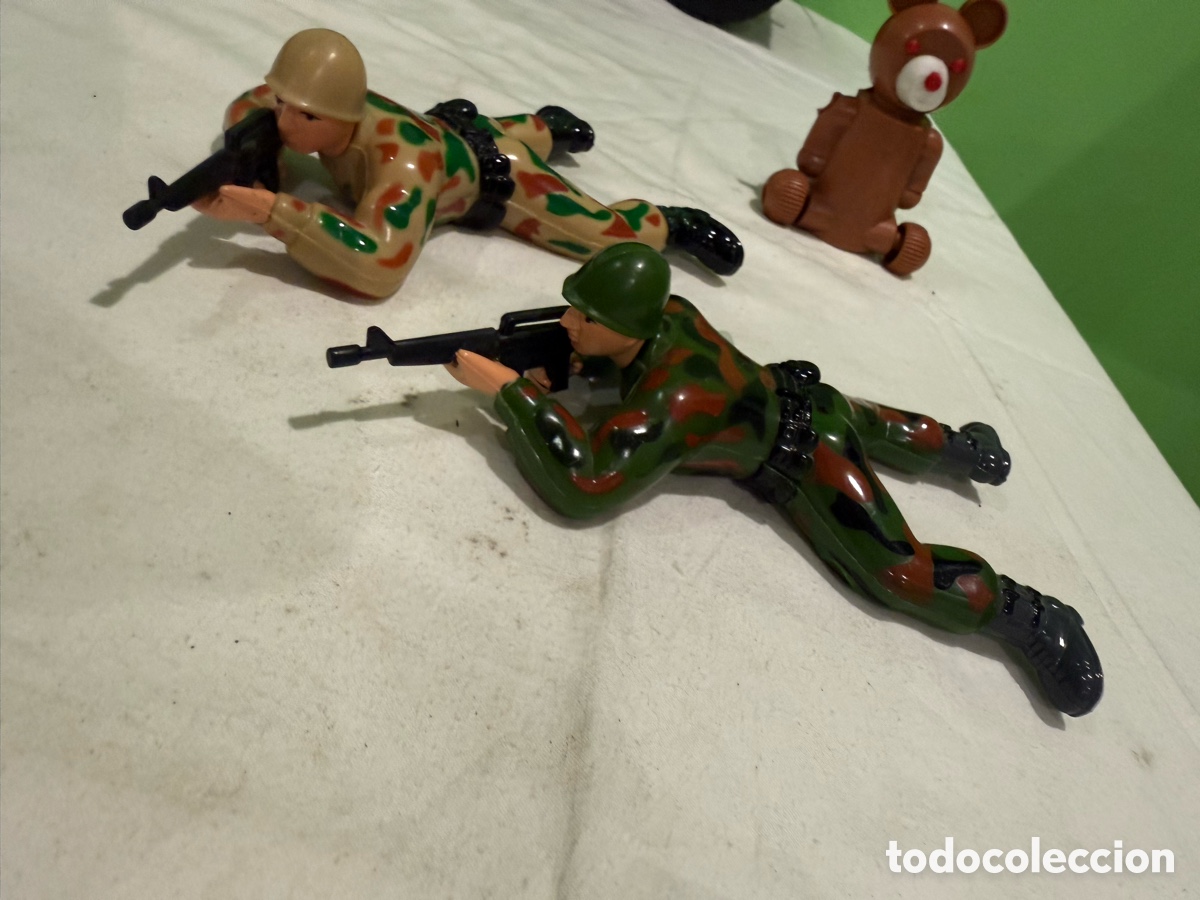 Juguetes Antiguos: Lote 3 juguetes antiguos a cuerda soldados militares y osito mec&aacute;nico vintage funcionando a&ntilde;os 70/80