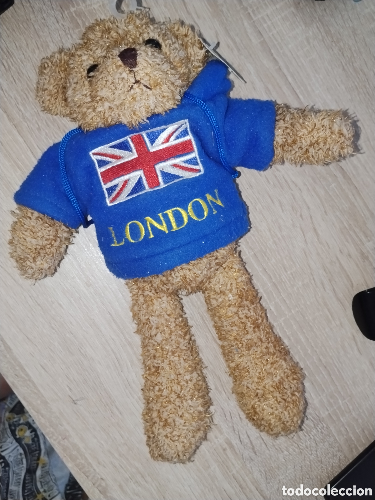 Juguetes antiguos: Oso de peluche souvenir de Londres GGL - Dise&ntilde;o piernas largas Sudadera azul Union Jack etiqueta o