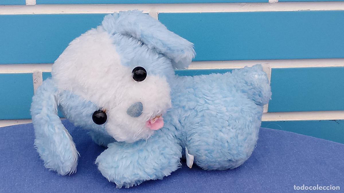 Juguetes antiguos: Antiguo perro perrito de peluche azul Quir&oacute;n con mecanismo de m&uacute;sica y movimiento