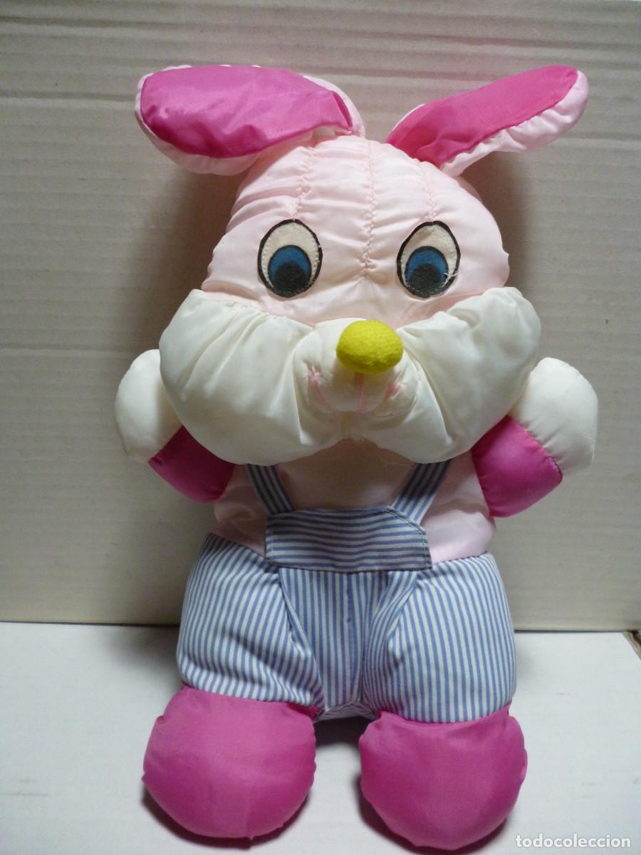 Juguetes antiguos: CONEJO PELUCHE ROSA - TELA IMPERMEABLE - NARIZ Y OJOS FIELTRO - HISINSA -