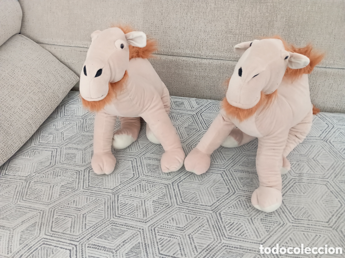 Juguetes antiguos: Pareja de camellos de peluche