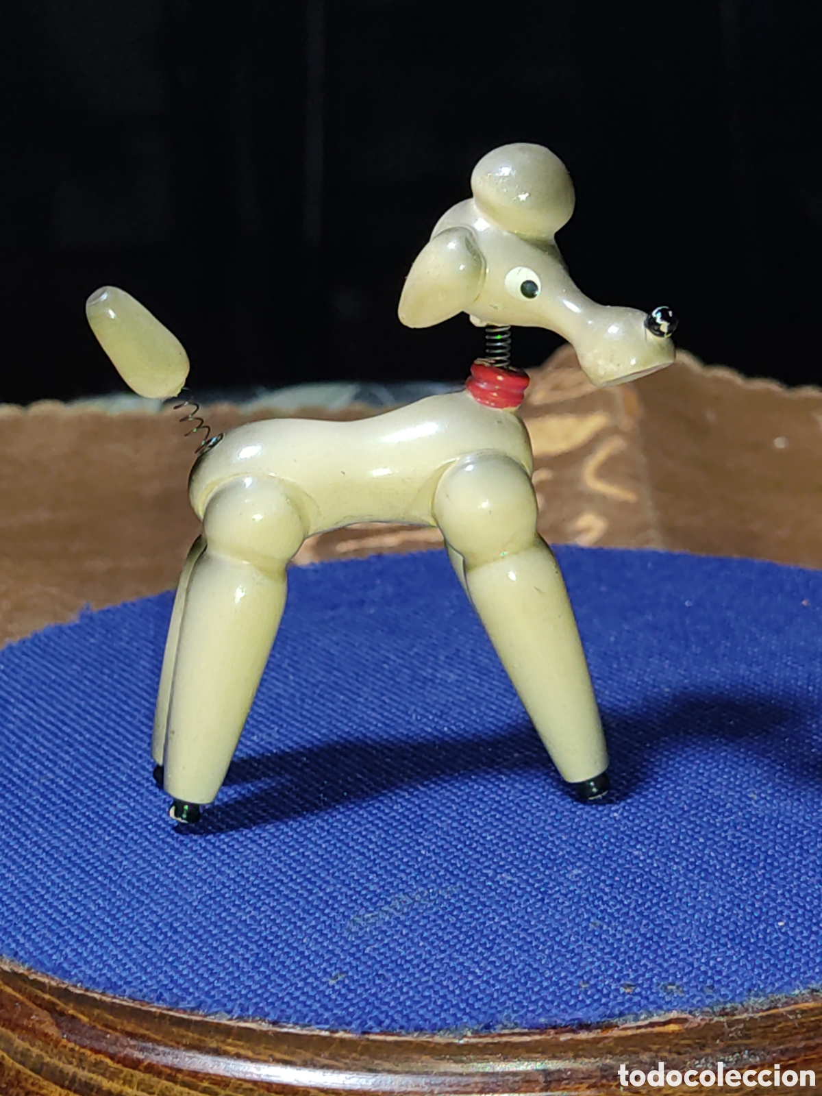 Juguetes antiguos: Perro caniche de madera,marca Goula & Made in Spain.De coleccion.
