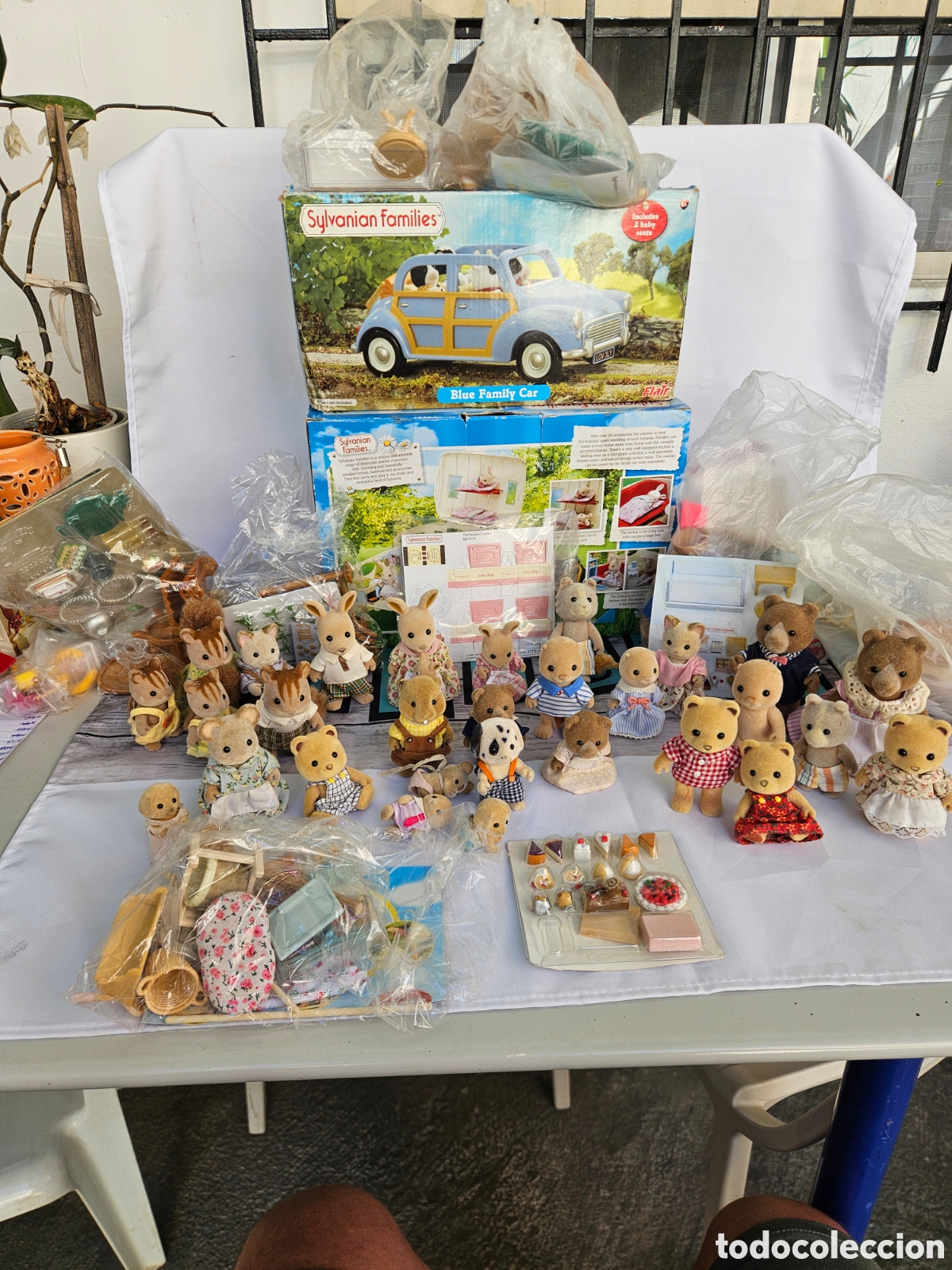Juguetes antiguos: CONJUNTO FAMILIES SYLVANIAN , CARAVAN Y BLUE CAR + ACCESORIOS