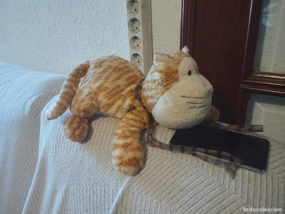 Juguetes antiguos: gatito de peluche encantador