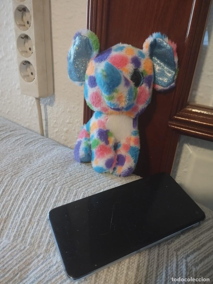 Juguetes antiguos: peluche de elefante multicolor con ojos grandes brillantes