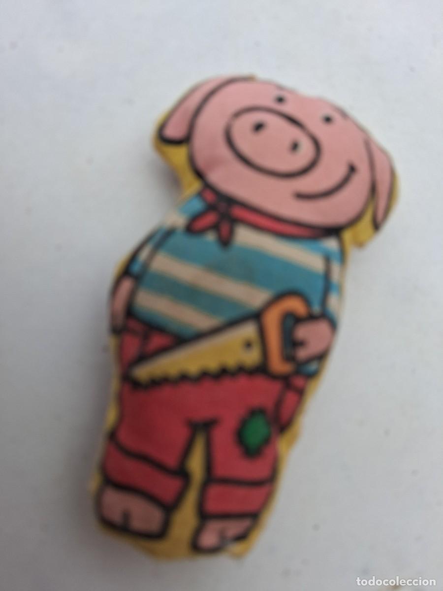 Juguetes antiguos: Cerdito carpintero - antiguo de trapo 9 cms