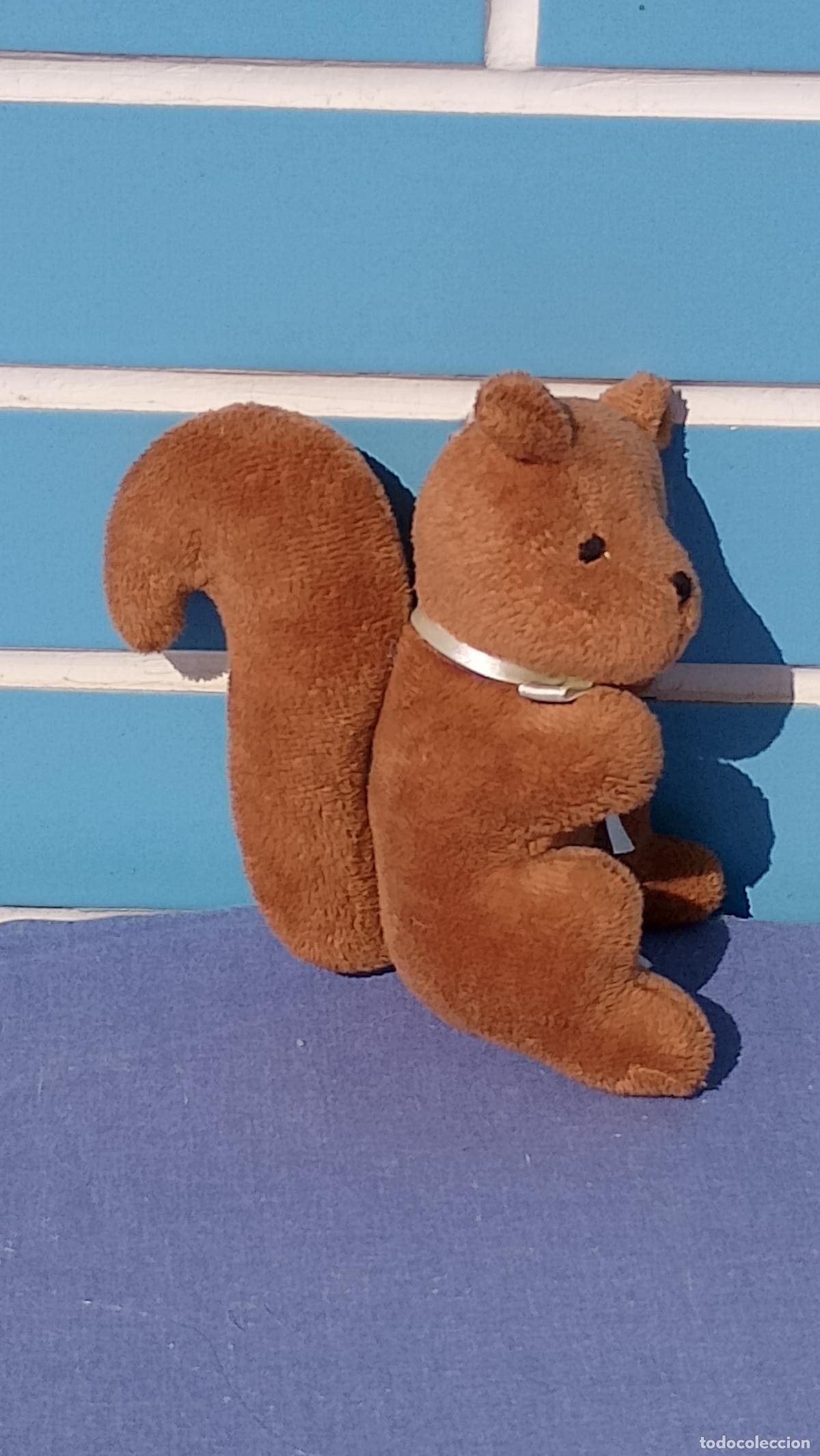 Juguetes antiguos: Antigua ardilla de peluche que pesa de Yves Rocher