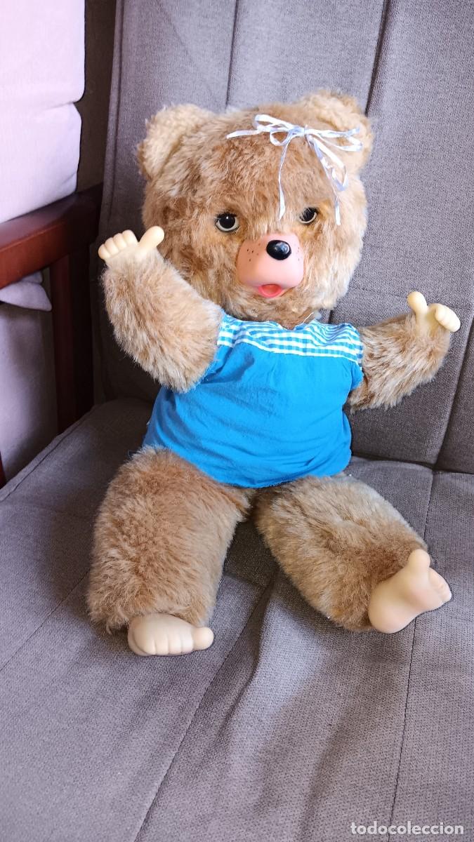 Juguetes antiguos: GRACIOSA PELUCHE OSA PEPOSA DE VIR. VESTIDO AZUL. A&Ntilde;O 1980. NO QUIRON, NO PVC.