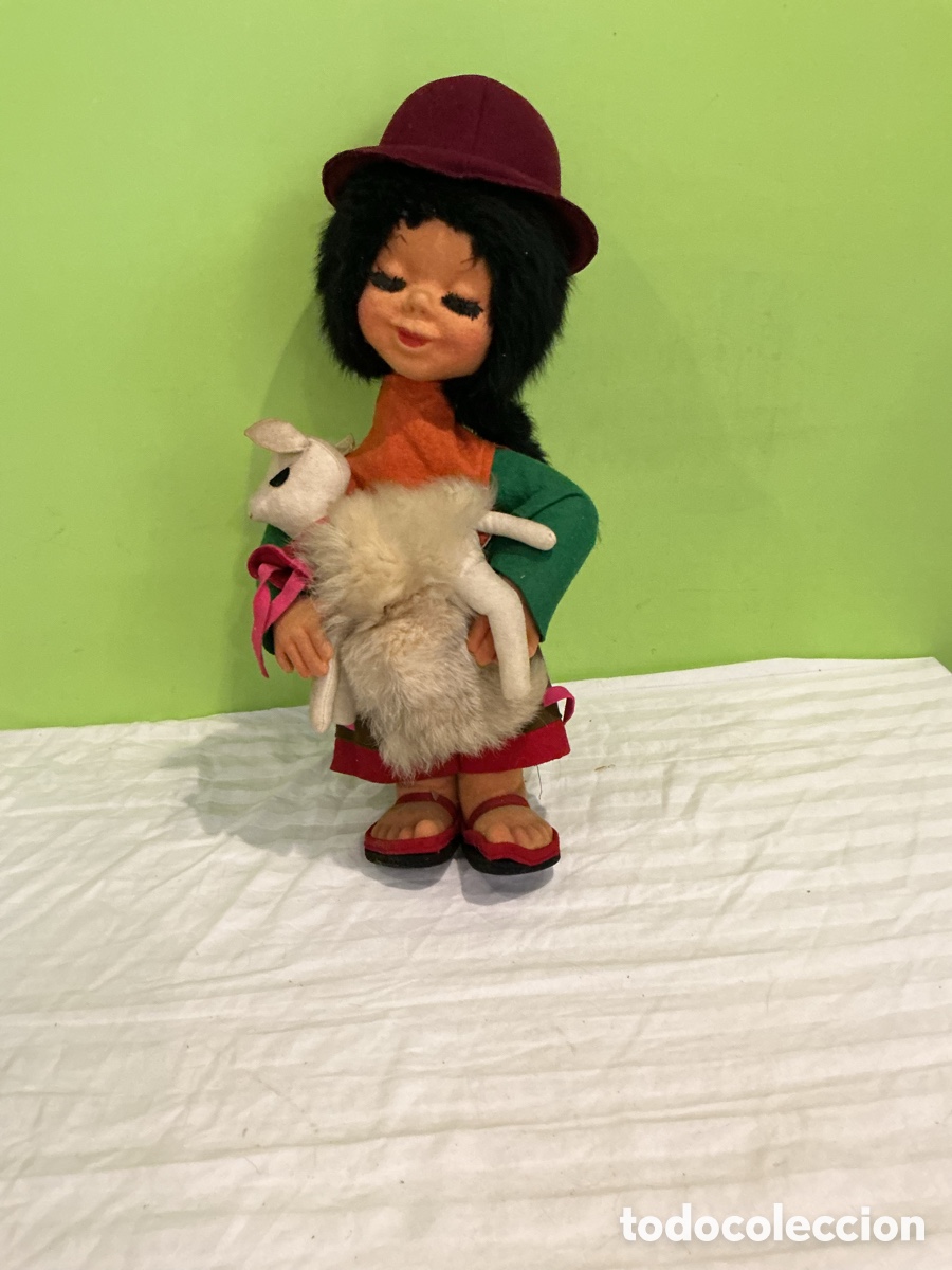 Juguetes antiguos: Mu&ntilde;eca antigua pastora con cordero &ndash; A&ntilde;os 40/50 &ndash; 52 cm
