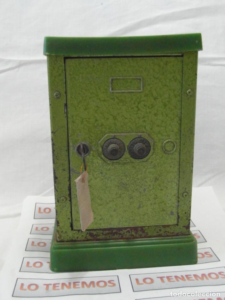hucha antigua de metal-caja fuerte con combinac - Compra venta en  todocoleccion