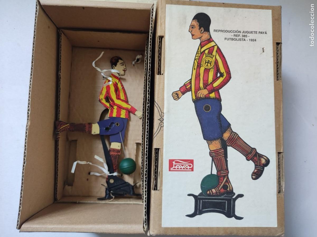 Juguetes antiguos Pay&aacute;: Figura futbolista hojalata de paya en su caja serie limitada con su certificado ref 385