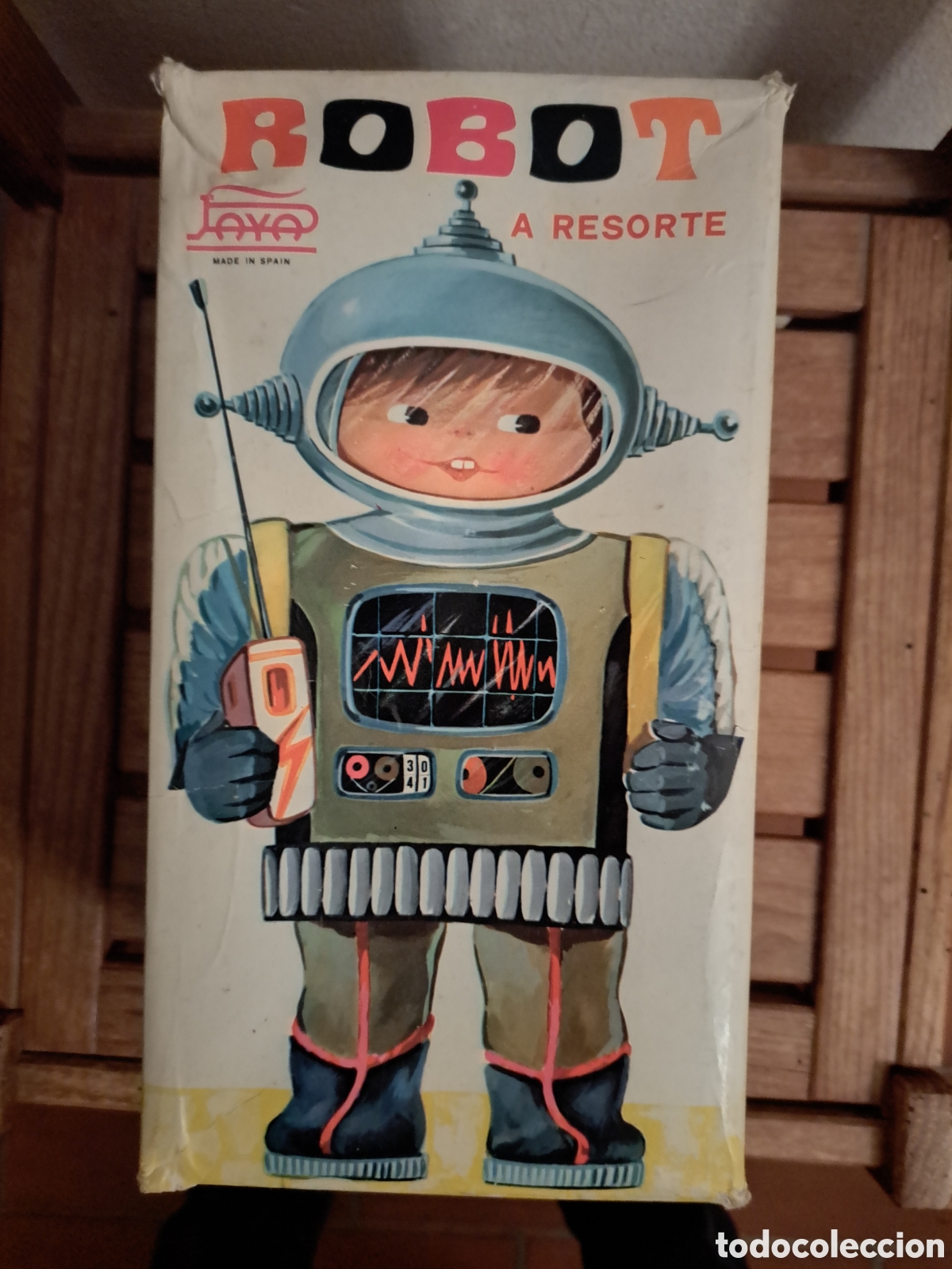 Juguetes antiguos Pay&aacute;: Robot de paya anos 60 ou 70 com caja