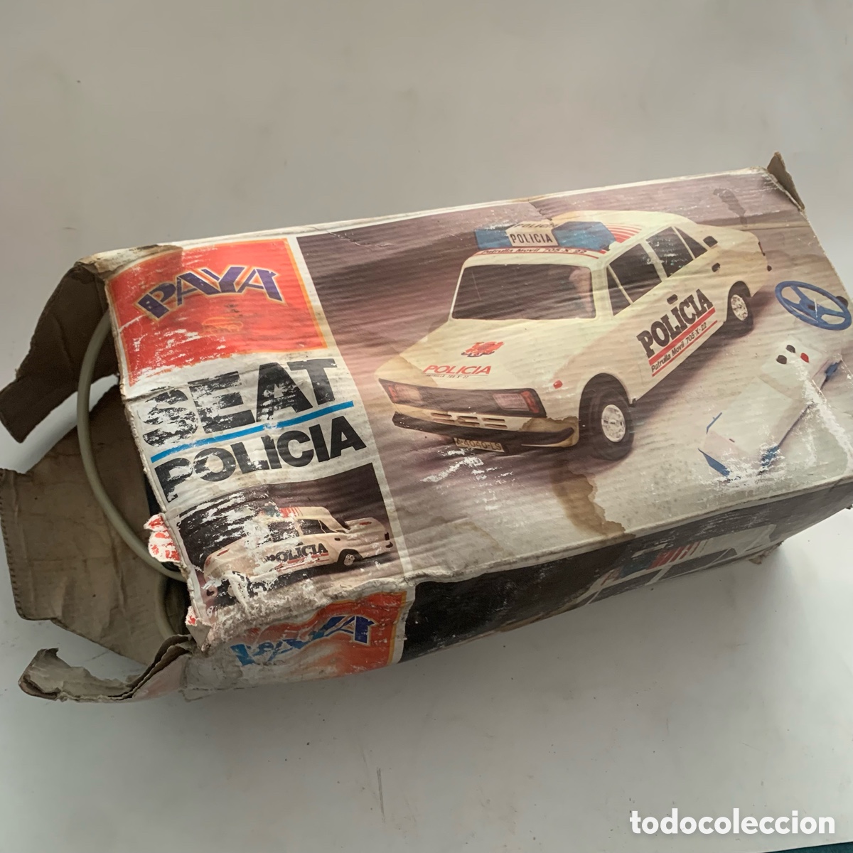 Juguetes antiguos Pay&aacute;: coche cabledirigido de paya seat 124 policia