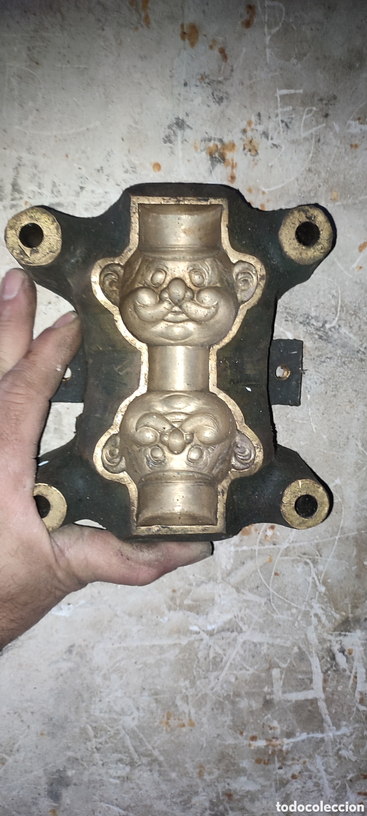 Juguetes antiguos Pay&aacute;: Antiguo molde matriz de bronce juguete a cuerda, gendarme franc&eacute;s de Juguetes Pay&aacute;, IBI.