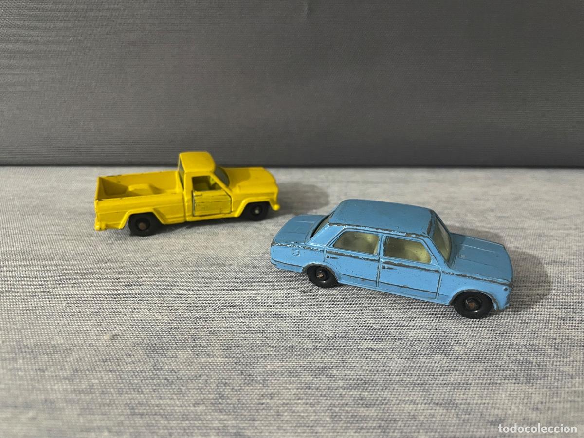 Juguetes antiguos Pay&aacute;: Lote de 2 coches Paya Camioneta Auxiliar Amarilla y SEAT 124