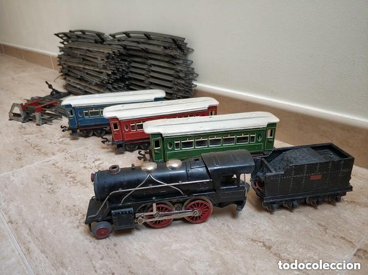 Juguetes antiguos Pay&aacute;: Tren Paya 987 ESCALA 0 Locomotora, Tender, 3 Vagones y pista circuito vias 1950