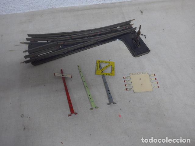 Brinquedos antigos Pay&aacute;: Antigua via de tren + piezas sueltas, original de PAYA, horario trenes, peligro&hellip;