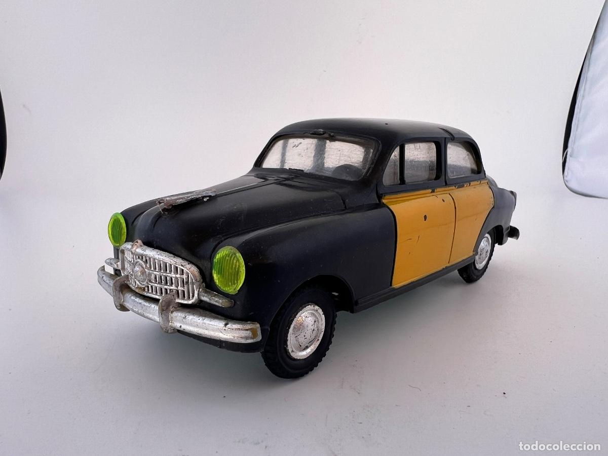 Brinquedos antigos Pay&aacute;: SEAT 1400 PAYA TAXI BARCELONA ESCALA 1/32