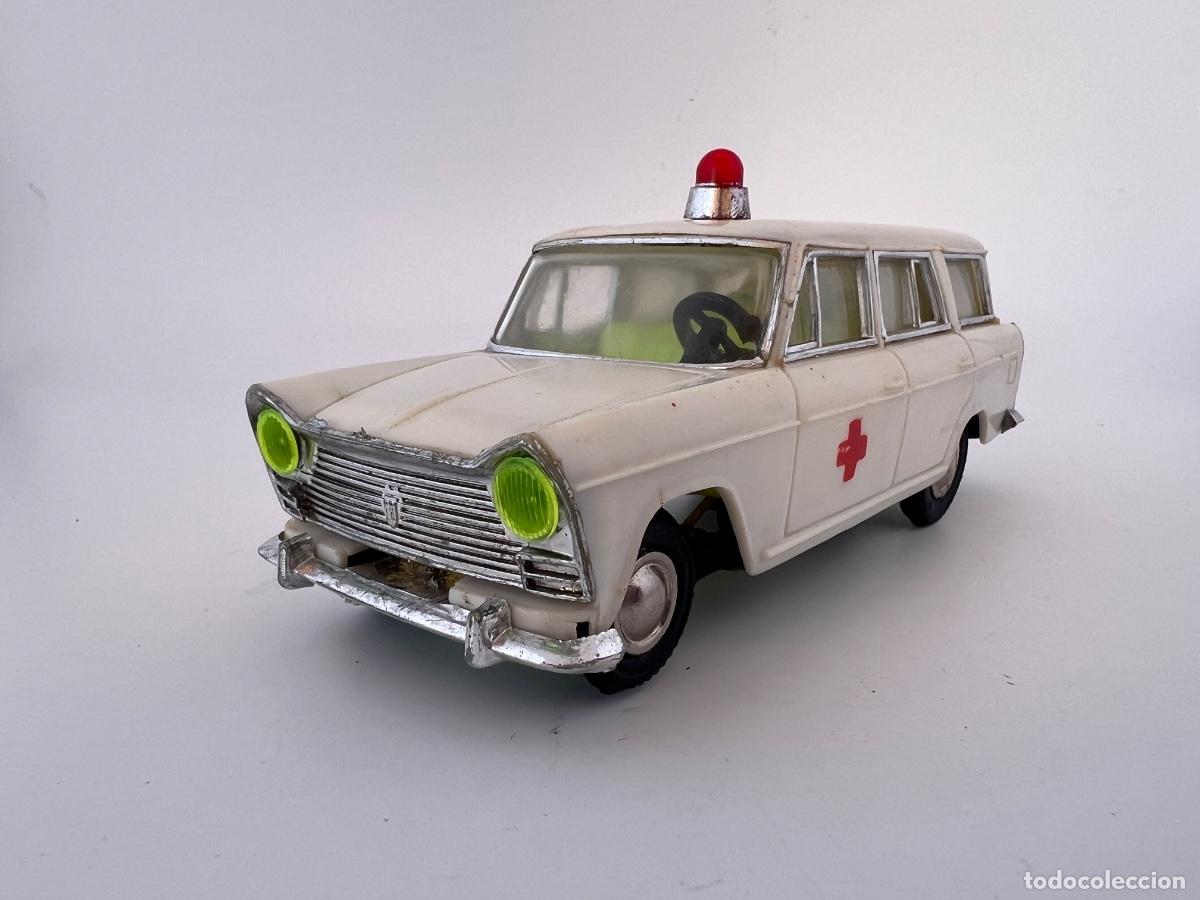 Brinquedos antigos Pay&aacute;: SEAT 1500 AMBULANCIA AUTO ESCALA PAYA ESCALA 1/32