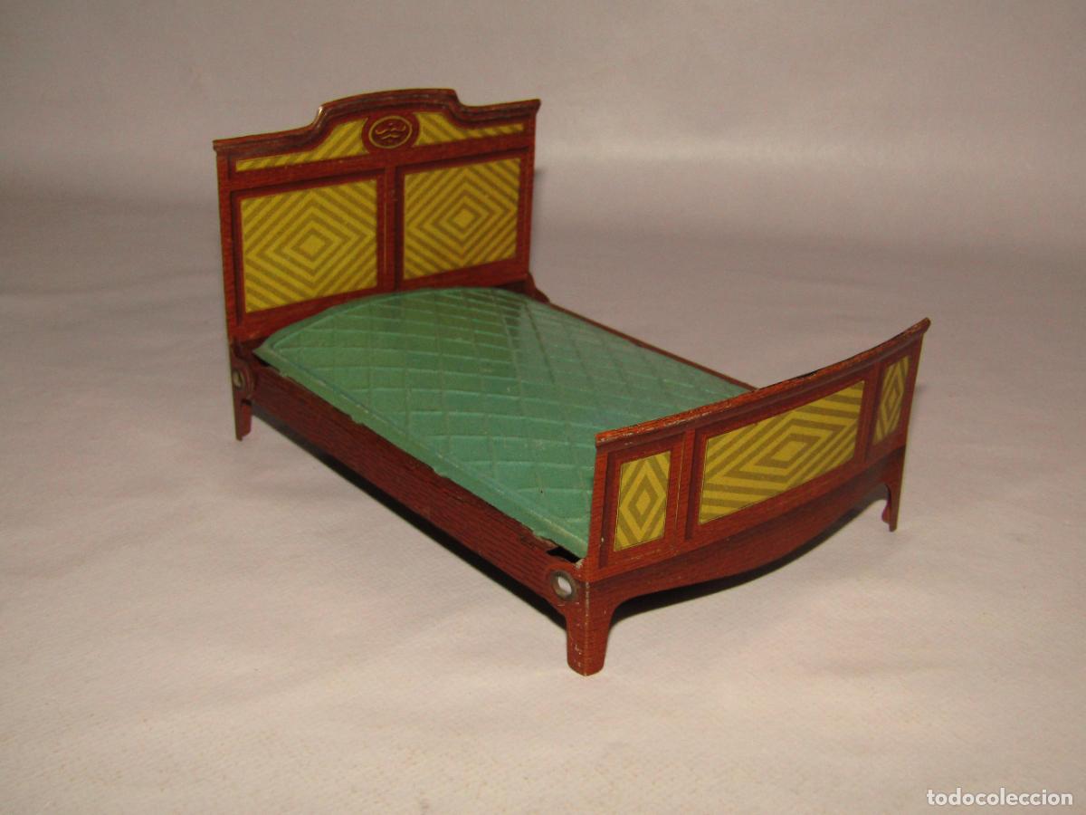 Juguetes antiguos Pay&aacute;: Antigua Cama Plegable en Hojalata Litografiada de Juguetes Hermanos PAY&Aacute; de Ibi - A&ntilde;os 1920-30s.