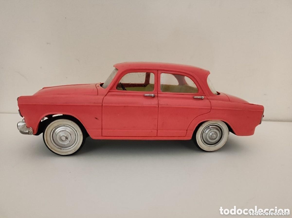 Juguetes antiguos Pay&aacute;: Antiguo coche paya Simca Elysse mide 20 cm de largo