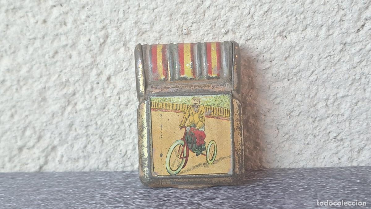 Juguetes antiguos Pay&aacute;: CERILLERA o CAJA DE CERILLAS de hojalata litografiada PAYA Principios Siglo XX con imagen de Charlot