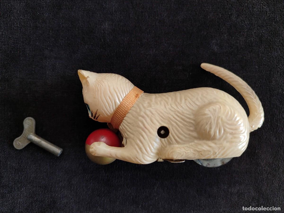 Juguetes antiguos Pay&aacute;: GATO JUGANDO CON PELOTA, JUGUETES PAY&Aacute;, REF. 667. MECANISMO CUERDA. A&Ntilde;OS 50-60. FUNCIONANDO