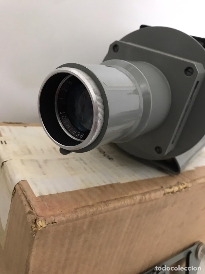 Juguetes antiguos: Antiguo proyector nuevo - Foto 2