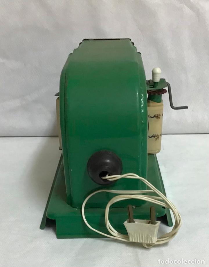 Juguetes antiguos: PROYECTOR CINE NIC - Foto 4