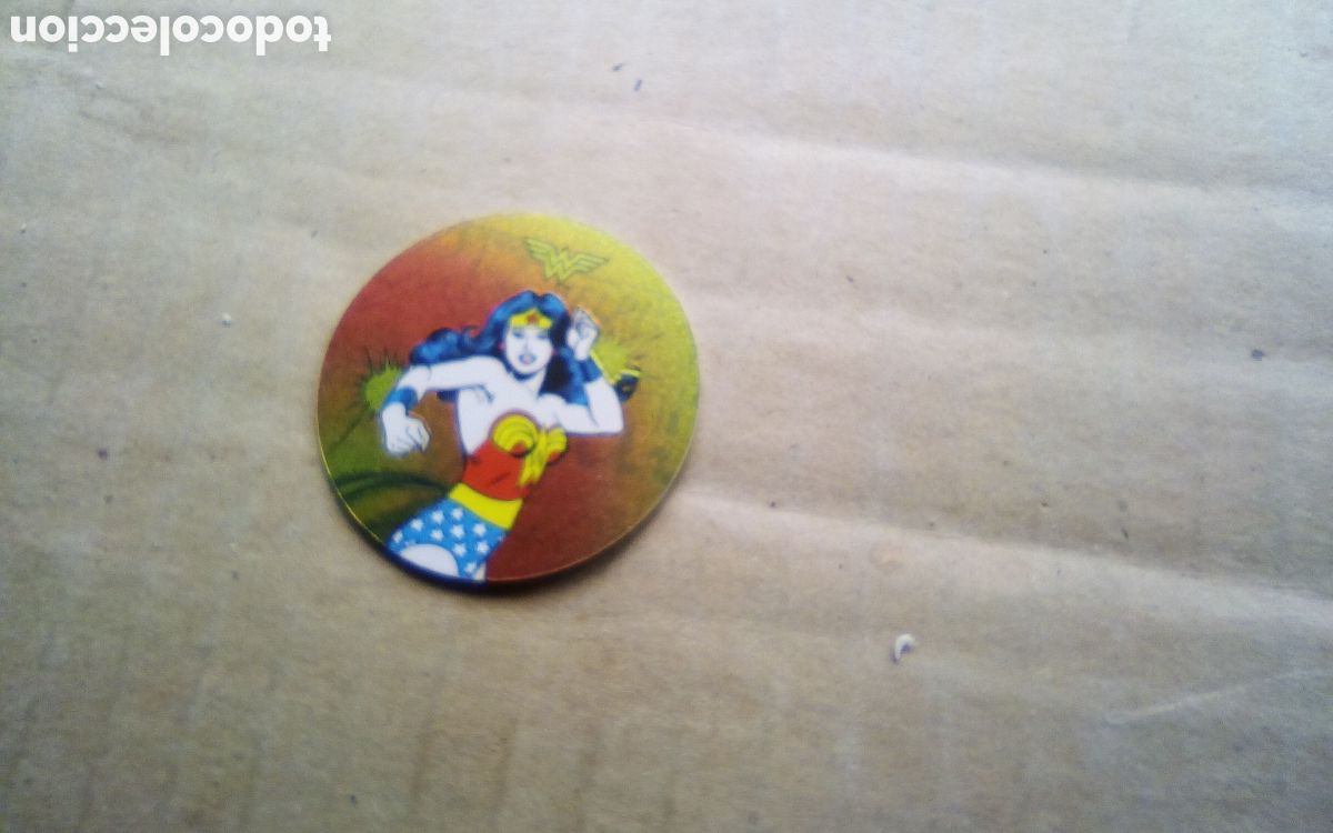Brinquedos Antigos: Tazo Wonder Woman 21. &copy; DC (s09). Frit Ravich.