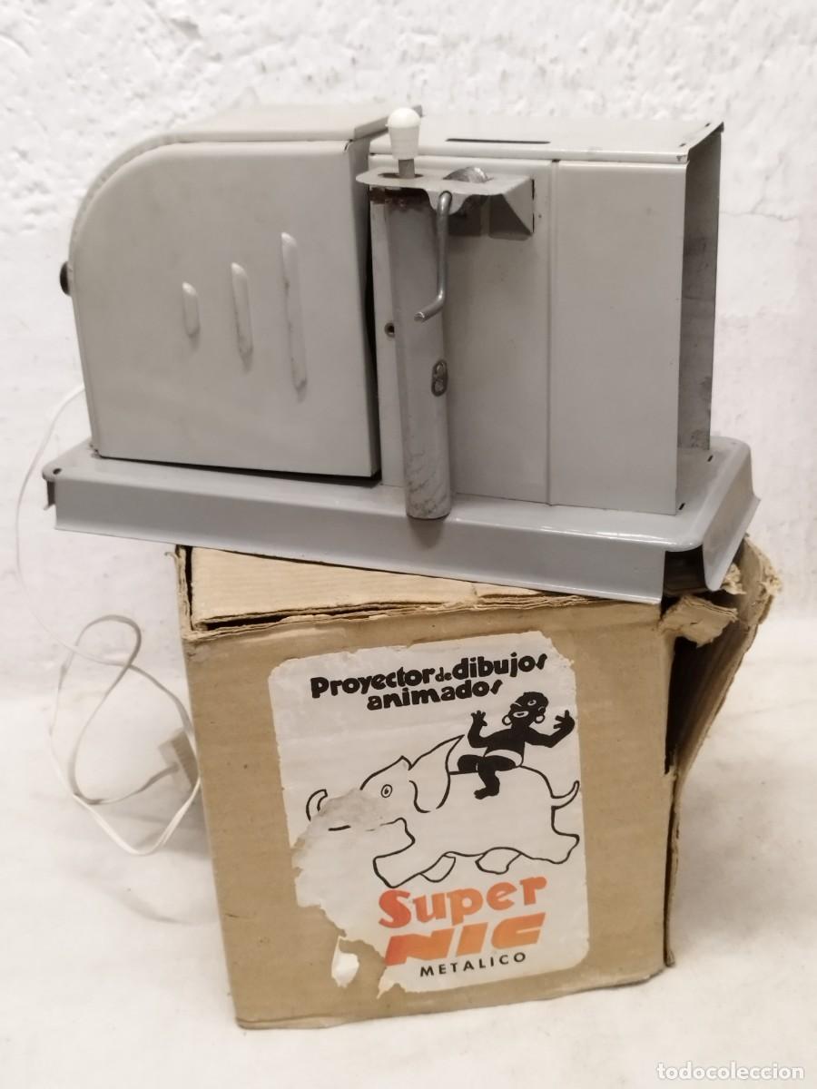 Juguetes Antiguos: Antiguo proyector de dibujos animados. Super NIC met&aacute;lico. Sin probar.