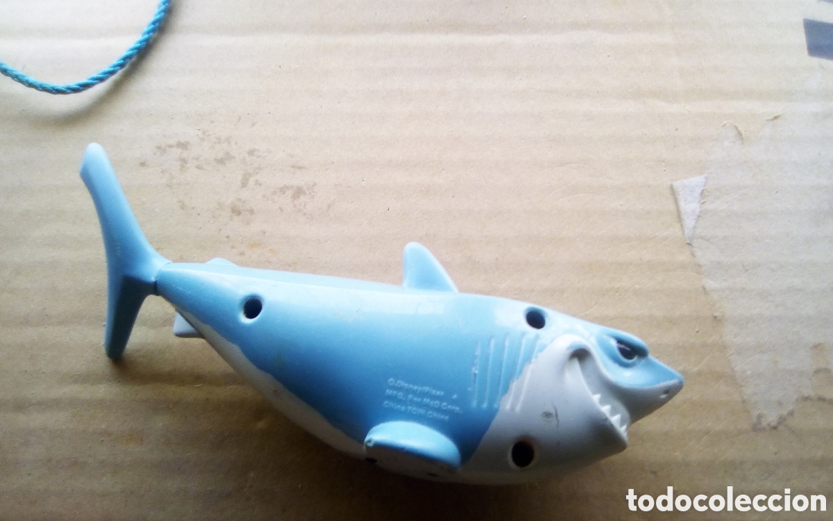 Juguetes Antiguos: Tibur&oacute;n Buscando a Nemo. &copy; Disney/Pixar 4. MFG for McDonald's Corp. Mide 6 x 17 cm.