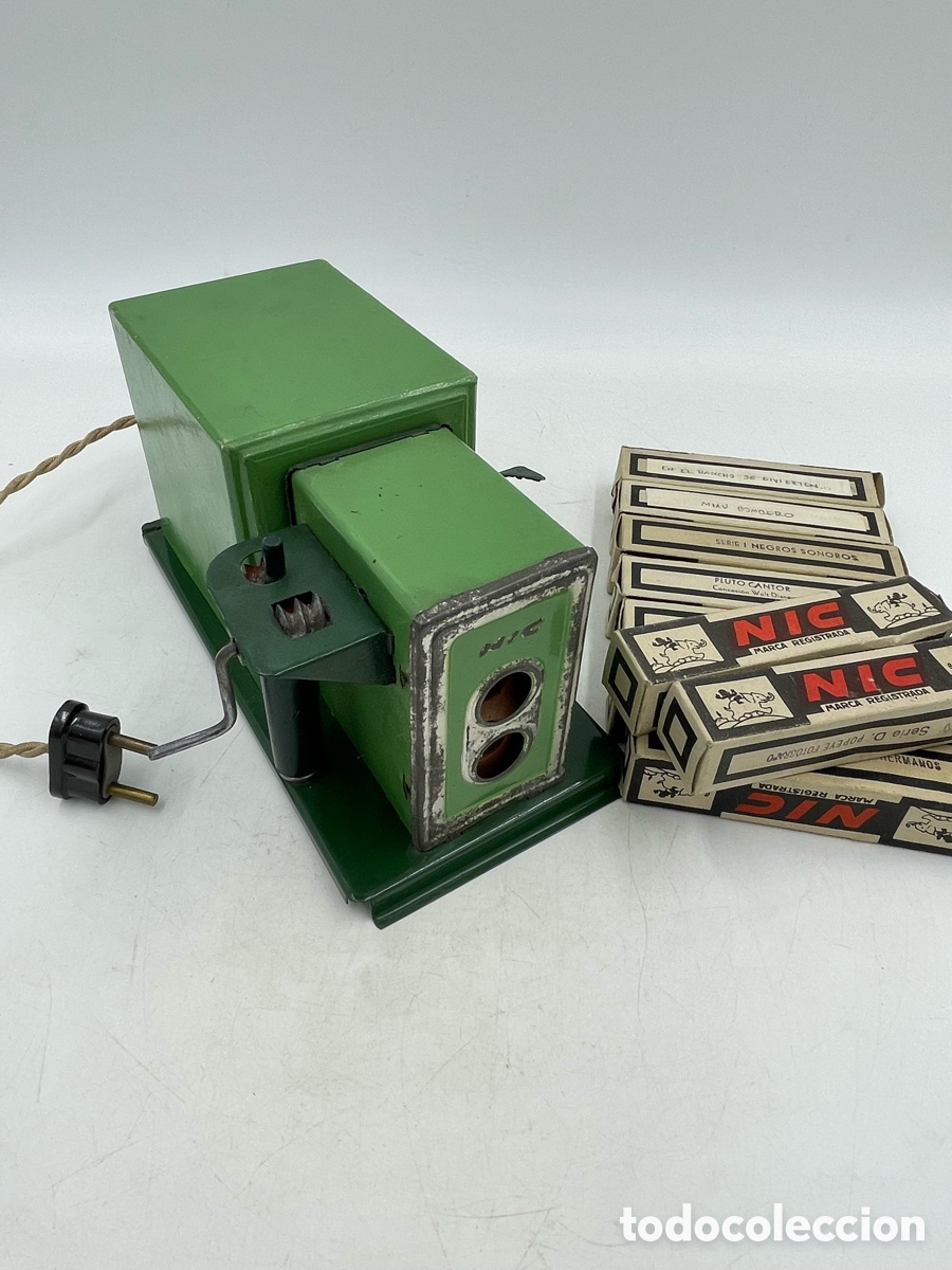 Old Toys: Juguete Antiguo proyector de cine infantil Cine NIC + 9 pel&iacute;culas. A&ntilde;os 40. Funcionando.