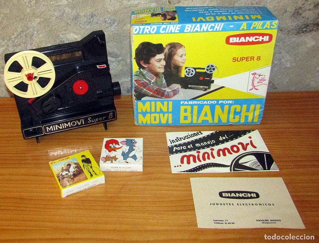 Juguetes antiguos: ANTIGUO PROYECTOR MINI MOVI DE BIANCHI - NUEVO, EN SU CAJA Y FUNCIONANDO - CON 2 PEL&Iacute;CULAS