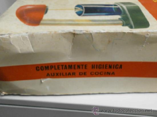 Juguetes antiguos Rico: BATIDORA ELECTRO--AUTOMATICA CON VASO Y CAJA - Foto 4