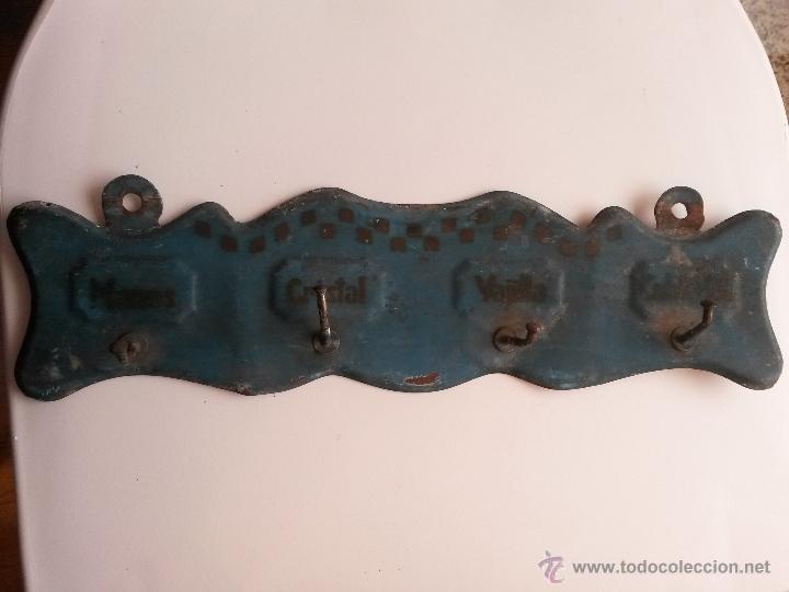 Juguetes antiguos Rico: Juguete perchero de cocina de 36 x 9 cms - Foto 1