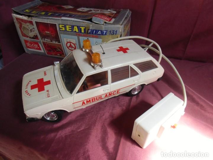 Juguetes antiguos Rico: RICO.JUGUETE HOJALATA AMBULANCIA SEAT-FIAT 131 CABLEDIRIGIDA CON CAJA.. Lote 248262135