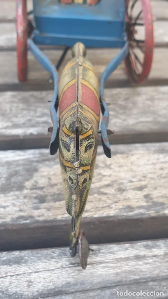 Juguetes antiguos Rico: Hombre PARAGUAS de RICO en carreta tirado por caballo, de hojalata (lata) litografiada, años 30 - Foto 9 - 300571753