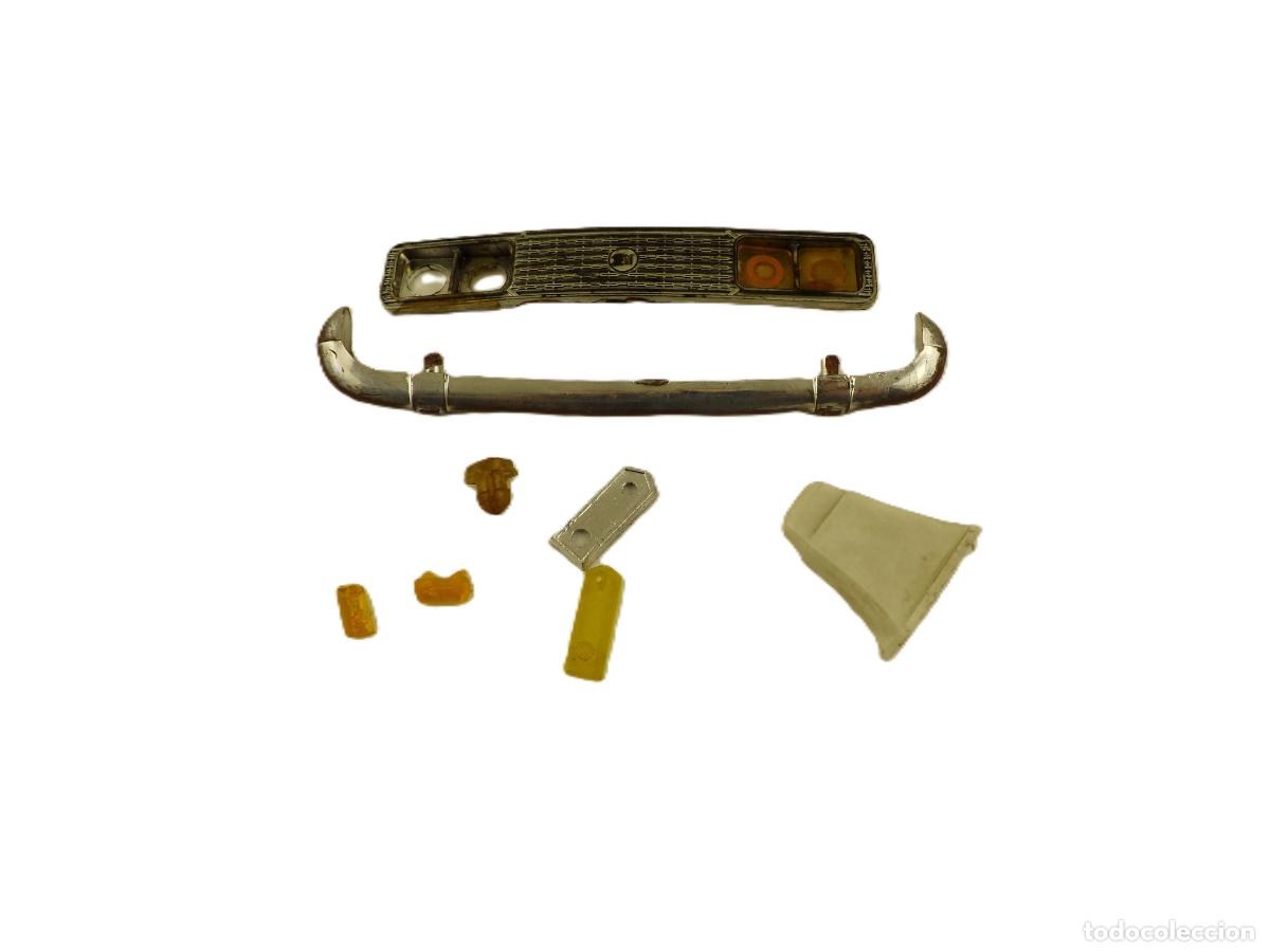 Juguetes antiguos Rico: Seat 1430 de Rico. Parrilla delantera incompleta y faros varios. Sirena. Desguace