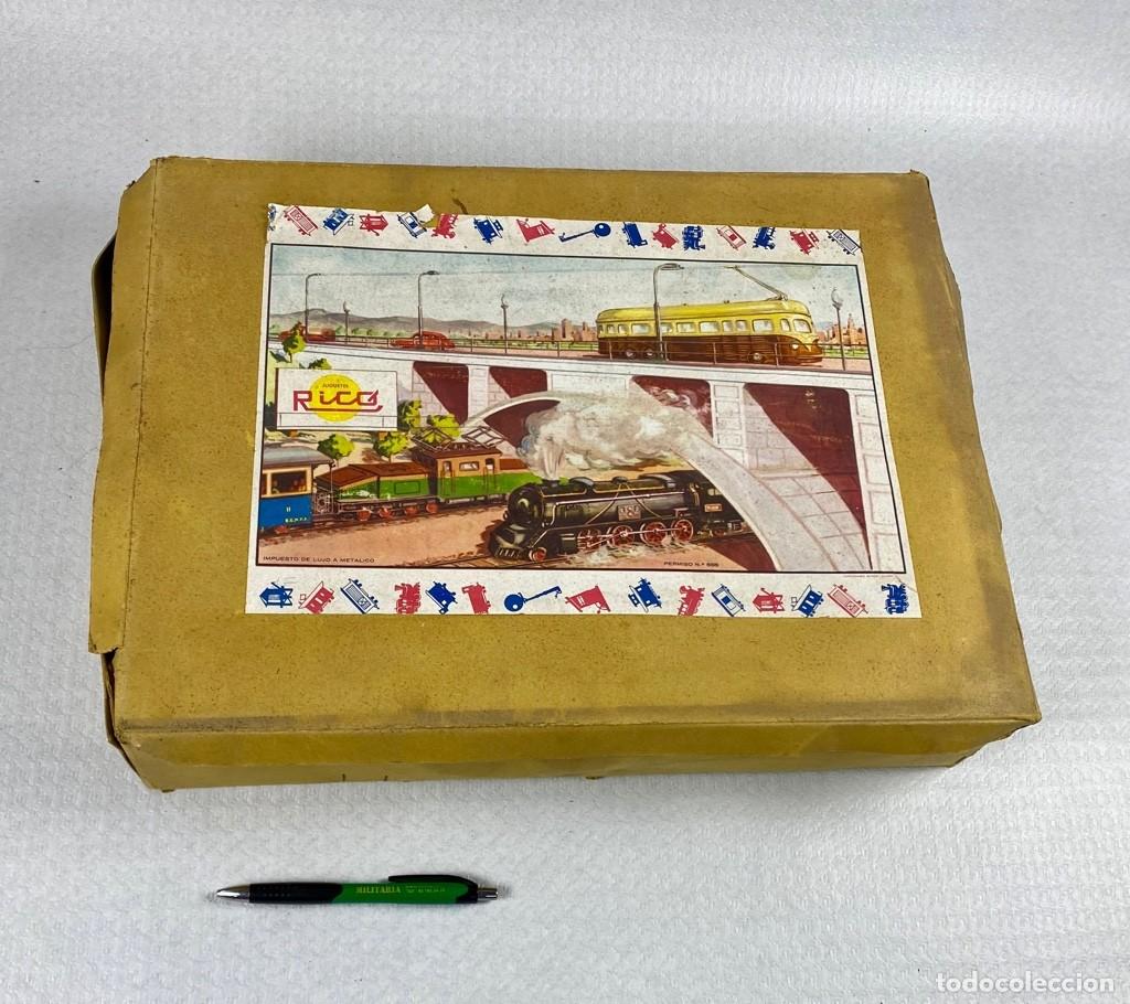 Juguetes antiguos Rico: Tren RICO de hojalata y metal a cuerda en su caja original y completo