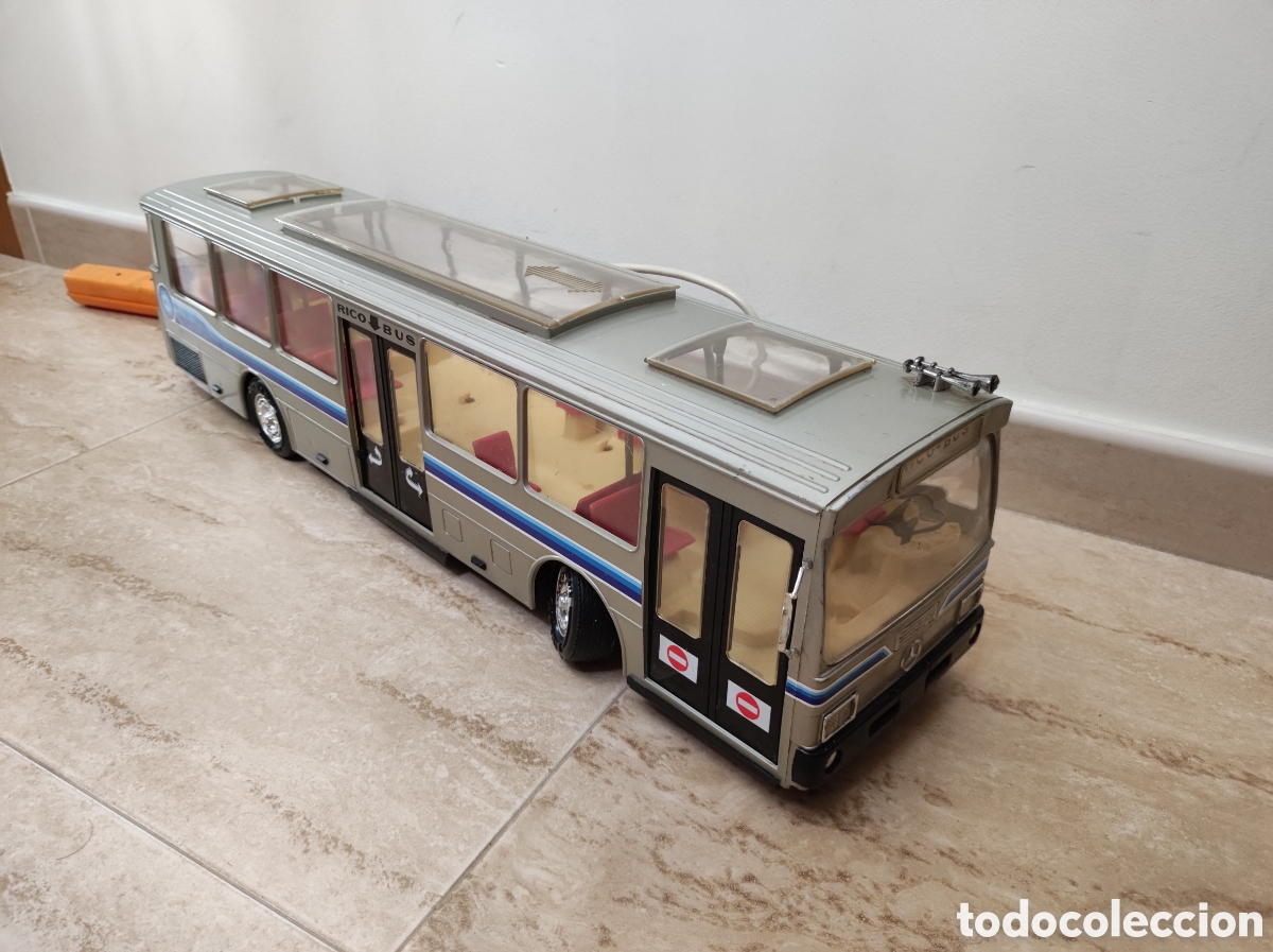 Juguetes antiguos Rico: Antiguo autobus rico cabledirigido funcionando