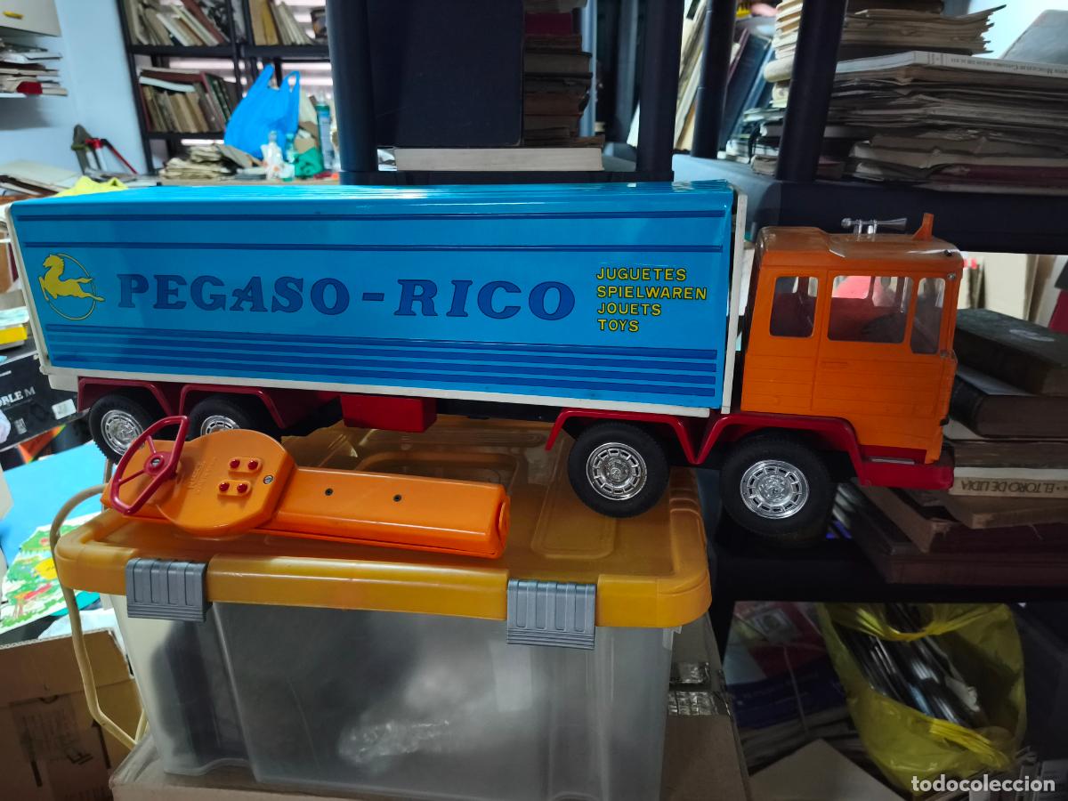 Juguetes antiguos Rico: Cami&oacute;n pegaso de Rico. mando completo sin oxido.