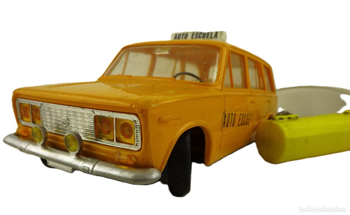 Juguetes antiguos Rico: Rico SEAT 1430 Autoescuela Cabledirigido
