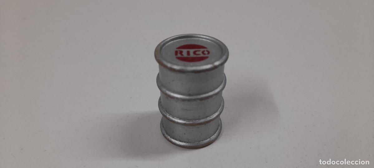 Juguetes antiguos Rico: ANTIGUO BARRIL EN MADERA GRASA . REALIZADO POR RICO . MERCANCIA PARA TRENES / DECORADO . A&Ntilde;OS 40