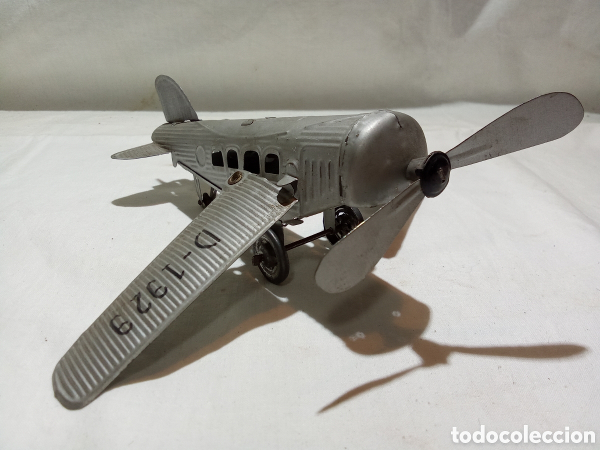 Rico Old Toys: AVI&Oacute;N DE HOJALATA DE RICO