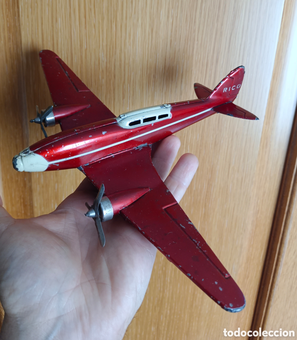 Juguetes antiguos Rico: Antiguo avion Rico tipo paya hojalata con mecanismo a friccion y sonido a&ntilde;os 30 , muy buen estado !!